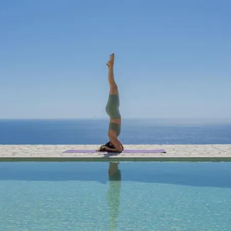 فيلة Skali Retreat