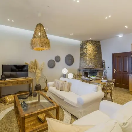 فيلة Skali Retreat *