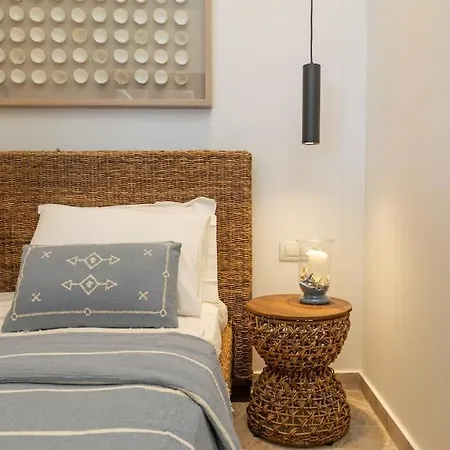 فيلة Skali Retreat *