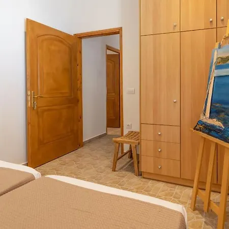 فيلة Skali Retreat