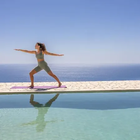 فيلة Skali Retreat *